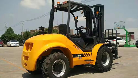 3.5 toneladas de carretillas elevadoras de terreno accidentado con motor japonés