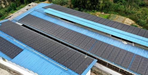 Cuadro galvanizado Sistema de energía solar completo 300W-20KW Alta eficiencia 15%-22% Equipo fotovoltaico fuera de la red para el suministro de energía para hogares y granjas
