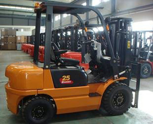 CPCD20 2 carretilla elevadora del tracción cuatro ruedas de la tonelada 20km/H con el motor diesel